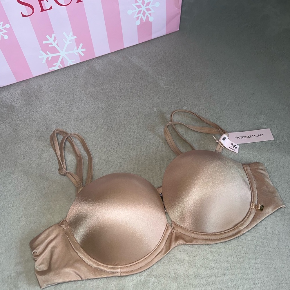 NWT Victoria secret push up bra! ✨